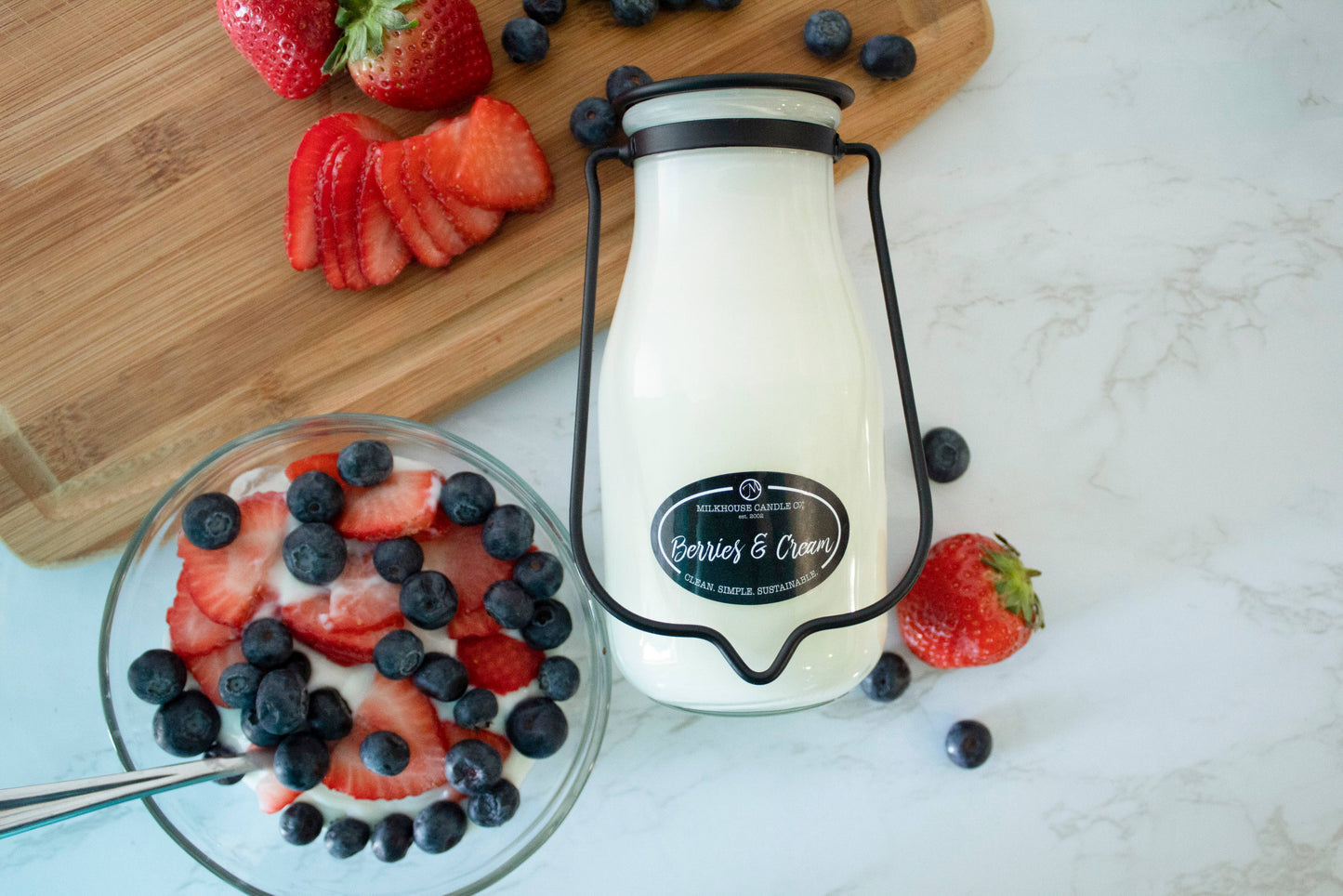 14 oz Milkbottle Candle: Berries & Cream