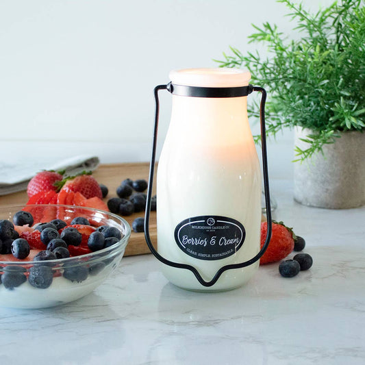 14 oz Milkbottle Candle: Berries & Cream